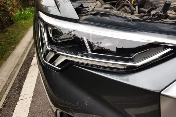 Used Audi Q3 2020 35 TFSI Fashionable and Elegant Model Right Front Headlight