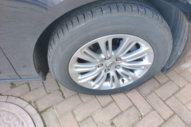 Used Buick LaCrosse 2016 20T Luxury Model Right Front Wheel Hub