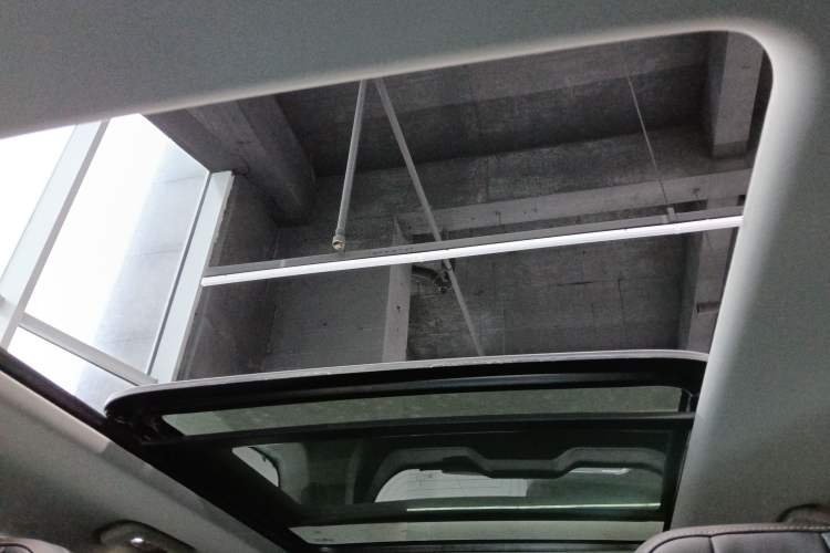 Used iCAR 03 2024 472km Four-Wheel Drive Long-Range Intelligent Advanced Version Headliner