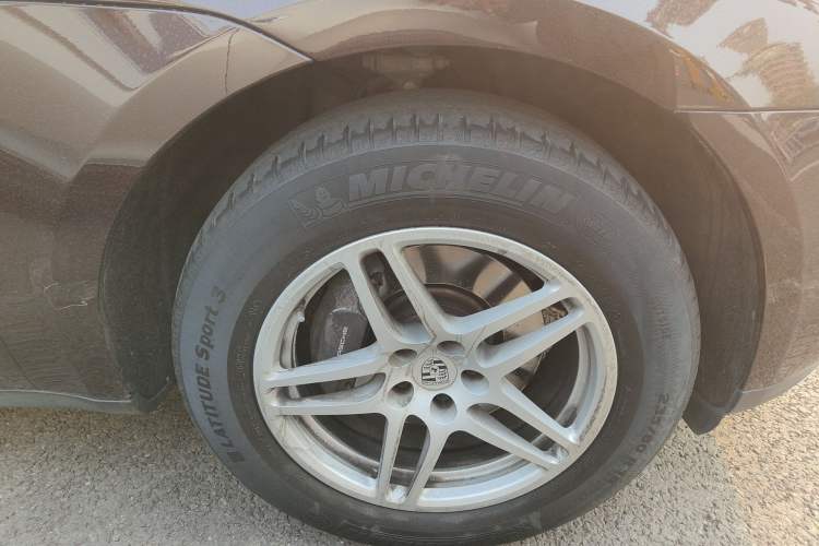 Used Porsche Macan 2018 Macan 2.0T Right Front Wheel Hub