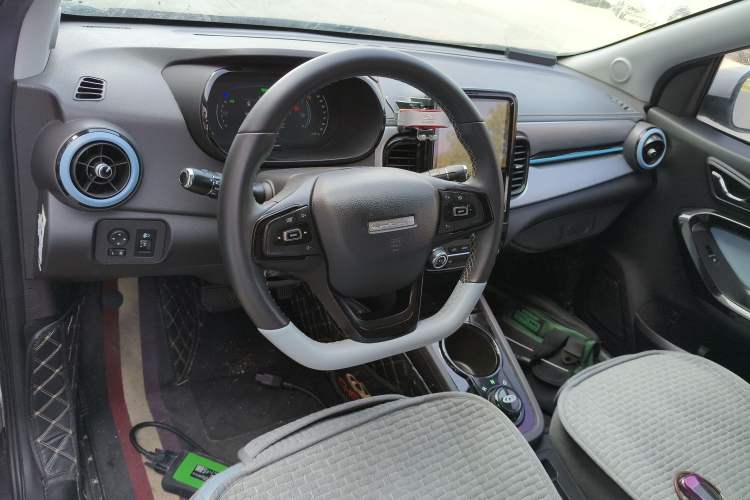 Used Chery Little Ant 2022 Revised Version Sweet Pink Edition Half-Sugar Version Lithium Iron Phosphate 30.7 kWh 30 kW 301 km Steering Wheel