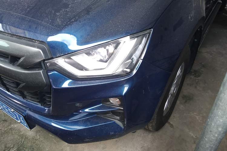 Used Isuzu D-MAX 2023 2.5T Automatic 4x4 Diesel Flagship Long Wheelbase Model
