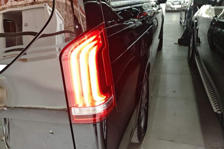 Used Mercedes-Benz V-Class 2020 V 260 Avantgarde Edition