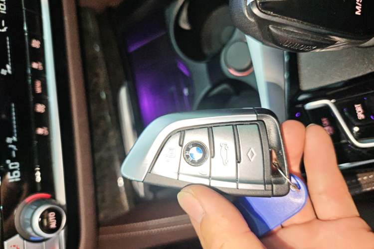 Used BMW 5 Series 2022 Restyled 525Li M Sport Package Vehicle Key