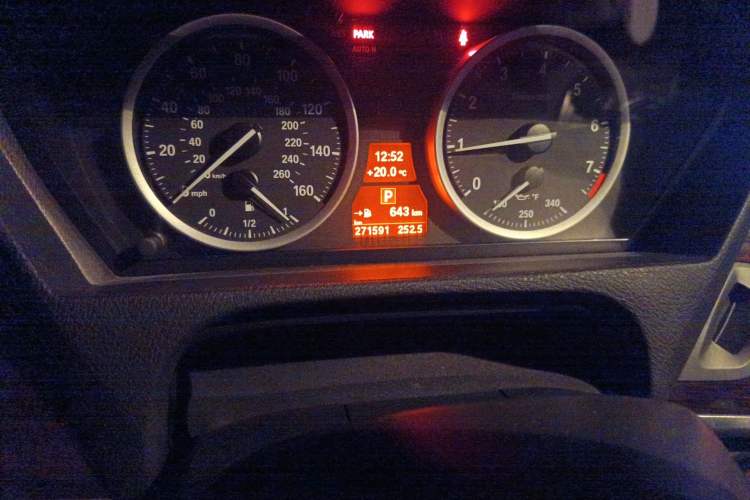 Used BMW X6 2011 xDrive35i Odometer Close Up