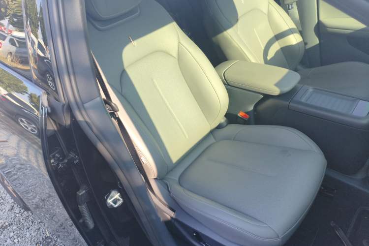 Used Lynk & Co Z20 2025 530 km Range Rear-Wheel Drive Pro
