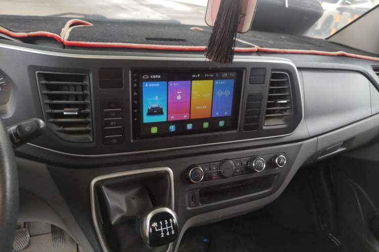 Used SAIC MAXUS Xintu V80 2021 2.0T PLUS Manual All-Around King Long Wheelbase Mid-Roof Variant with 6/7/8/9 Seats Audio And AC Panel