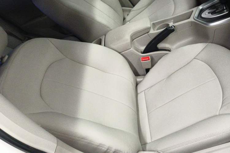 Used Venucia T70 2015 2.0L CVT Smart Choice Edition
