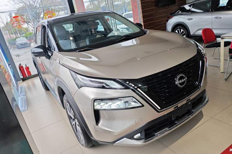 Used Nissan X-Trail 2023 e-POWER Ultra-Hybrid Dual-Motor All-Wheel-Drive Luxury Edition Front Right 45 Deg