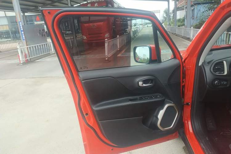 Used Jeep Renegade 2017 180T Automatic High-Energy Version