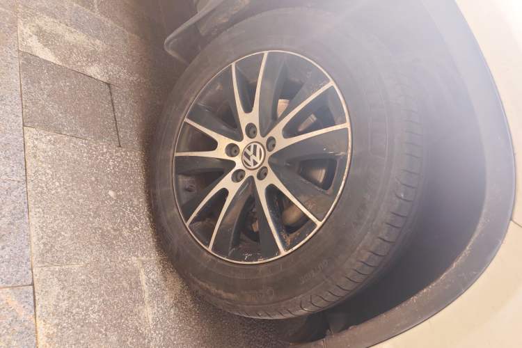 Used Volkswagen Tiguan 2016 300TSI Automatic All-Wheel Drive Luxury Edition Right Front Wheel Hub