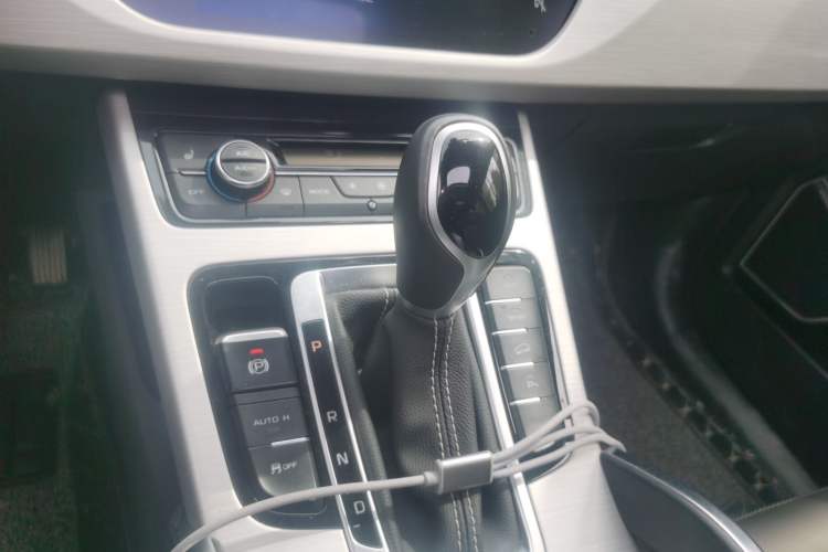 Used Geely Auto Emgrand X7 Sport 2018 1.8TD Automatic Two-Wheel Drive Smart 4G Connected Version Gear Lever