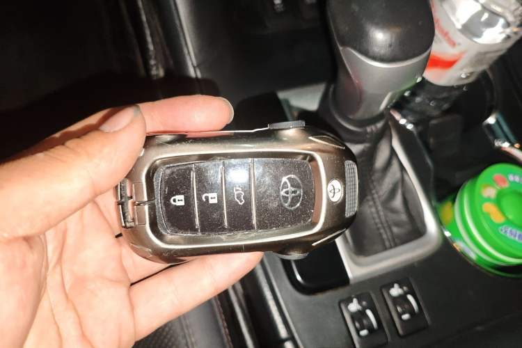 Used Toyota Highlander 2018 2.0T Four-Wheel Drive Prestige Version 7 Seats China V Emission Standard