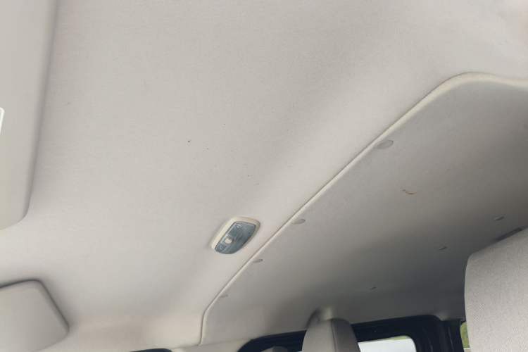 Used Ford Transit 2020 2.0T Diesel Multi-Function Commercial Vehicle Mid-Chassis Low-Roof Design with Dual Rear Doors Meeting China VI Emission Standards