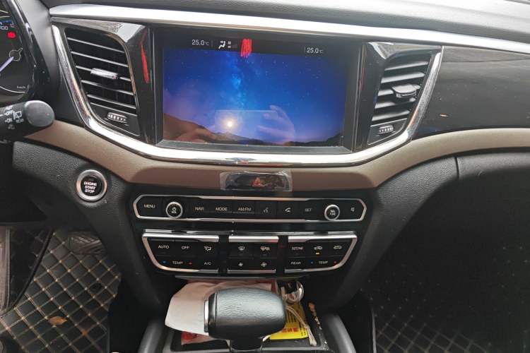 Used GAC Trumpchi GS8 2017 320T Two-Wheel Drive Luxury Smart Connectivity Version (7 Seats)
