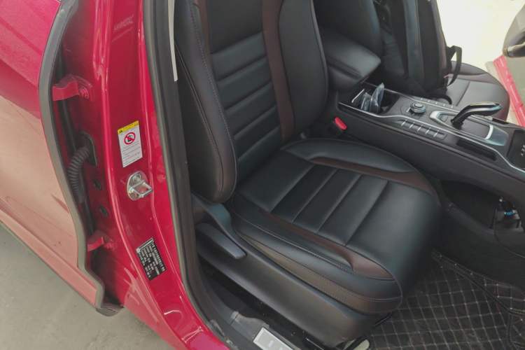 Used Wey VV5 2021 1.5T Two-Wheel Drive Color Pioneer