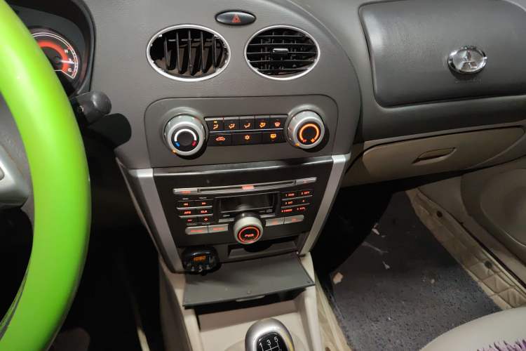 Used Soueast V3 Lingyue 2011 Revised Version 1.5L Manual – Style Edition Audio And AC Panel