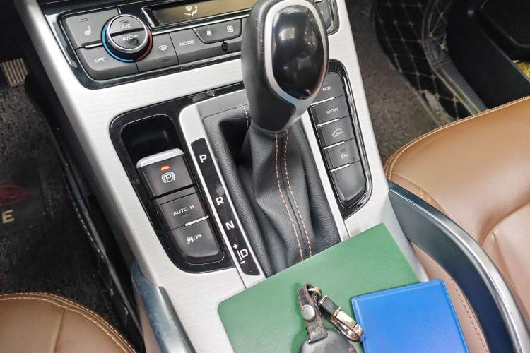 Used Geely Auto Emgrand X7 Sport 2016 1.8TD Automatic ZhiZun Version
