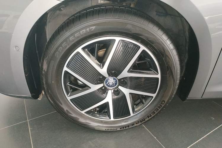 Used BYD Qin L 2025 DM-i Smart Drive 120KM Leading Model Left Front Wheel Hub