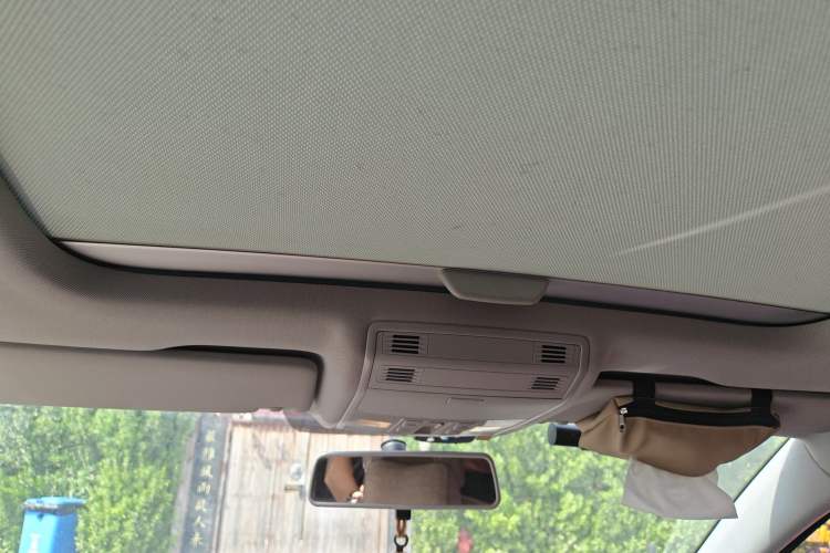 Used Volkswagen Golf 2017 1.6L Automatic Comfort Million-Vehicle Anniversary Edition
