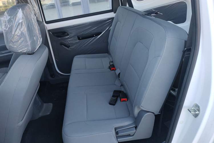 Used Wuling Hongguang New Energy 2024 All-Electric Model 300KM Standard Version Left Rear Seat
