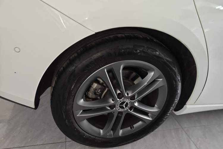 Used Mercedes-Benz B-Class 2020 B 200 Sport Edition Right Rear Wheel Hub
