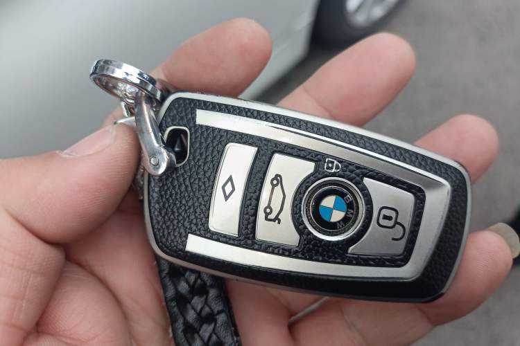 Used BMW 5 Series 2014 520Li Elegant Model
