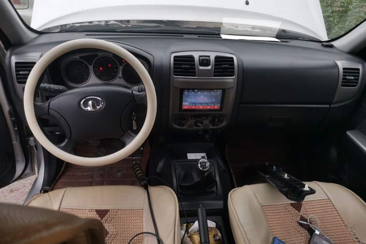 Used Great Wall Wingle 5 2016 2.8T Two-Wheel-Drive Entry-Level GW2.8TC Big Double-Cab GW2.8TC Center Console