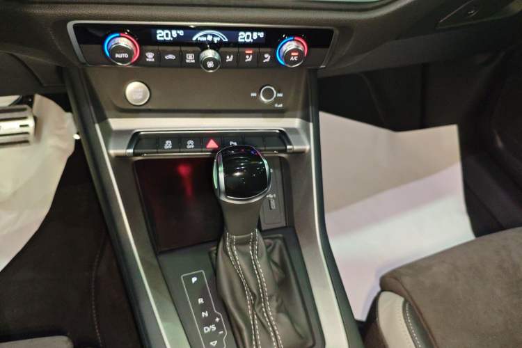 Used Audi Q3 2019 40 TFSI Fashion Dynamic Model Gear Lever