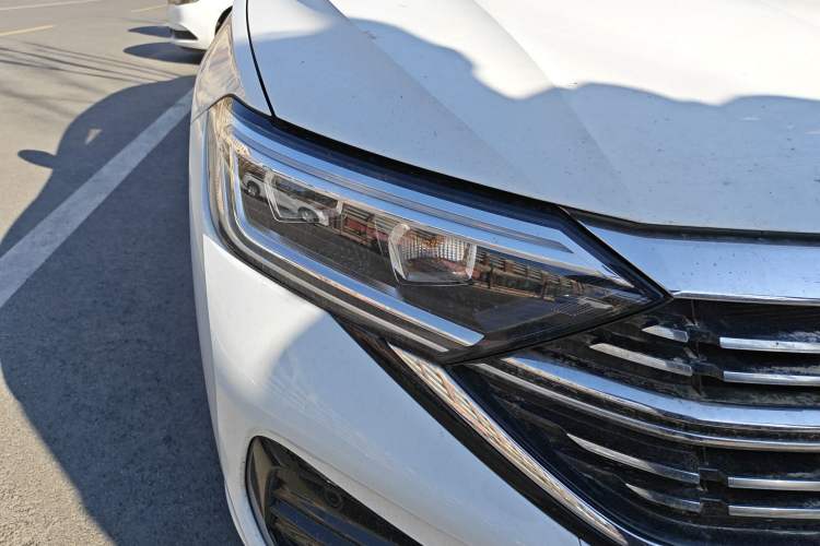 Used Volkswagen Sagitar 2023 280TSI DSG Excellence Edition Right Front Headlight