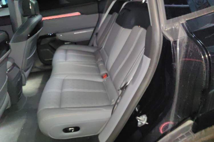 Used Zeekr 7X 2025 100 kWh Long-Range Rear-Wheel Drive with Intelligent Driving Features