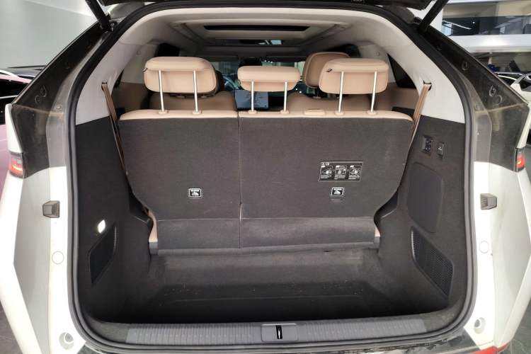 Used XPeng X9 2025 740 Ultra-Long Range Max
