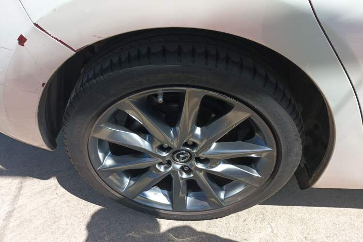 Used Mazda 3 Axela 2017 Hatchback 2.0L Automatic Sport Model China V Emission Standard