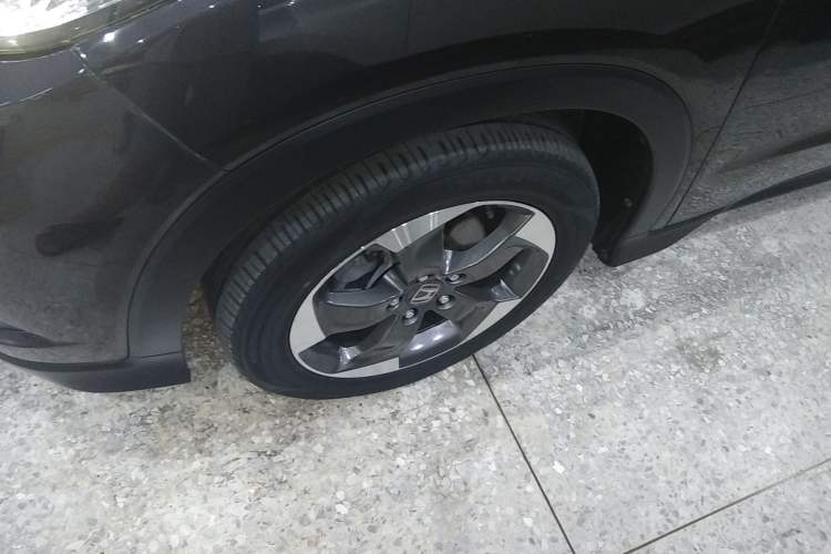 Used Honda Vezel 2015 1.8L CVT 2WD Luxury Model
