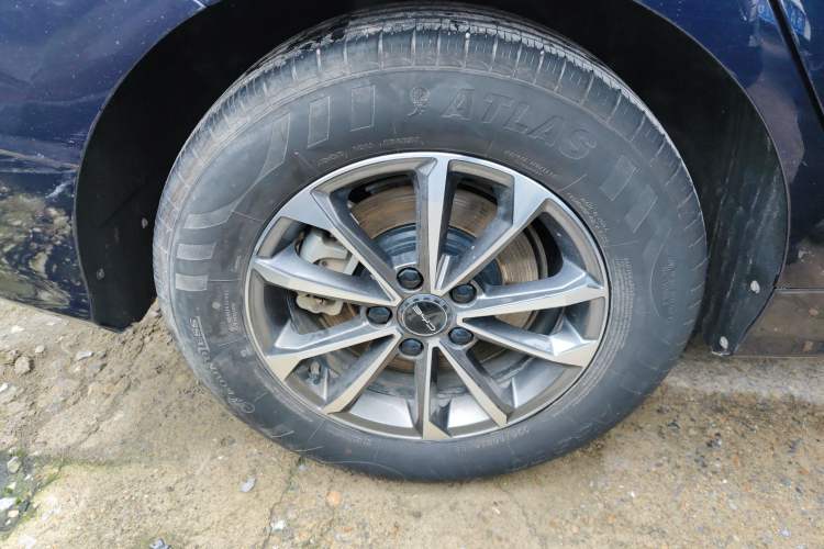 Used BYD Destroyer 05 2024 HONOR Edition DM-i 55KM Luxury Model Right Rear Wheel Hub