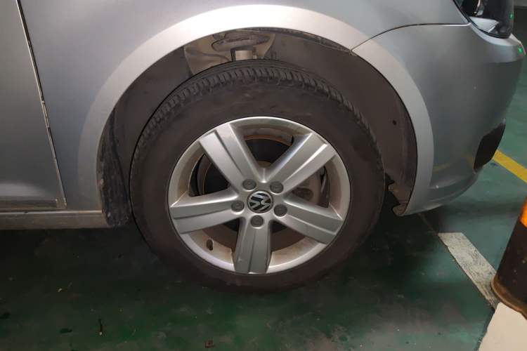 Used Volkswagen Touran 2015 1.4T DSG Comfort Edition 5 Seats Right Front Wheel Hub