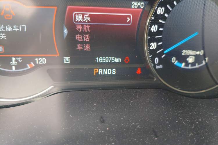 Used Ford Edge 2015 2.0T GTDi Two-Wheel-Drive High-Line Version Odometer Close Up