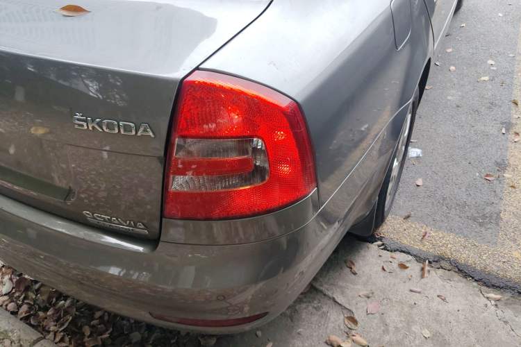 Used Skoda Octavia 2015 Classic Model 1.6L Automatic Yijie Version Exterior 3