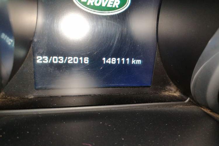 Used Land Rover Discovery Sport 2016 2.0T HSE Odometer Close Up