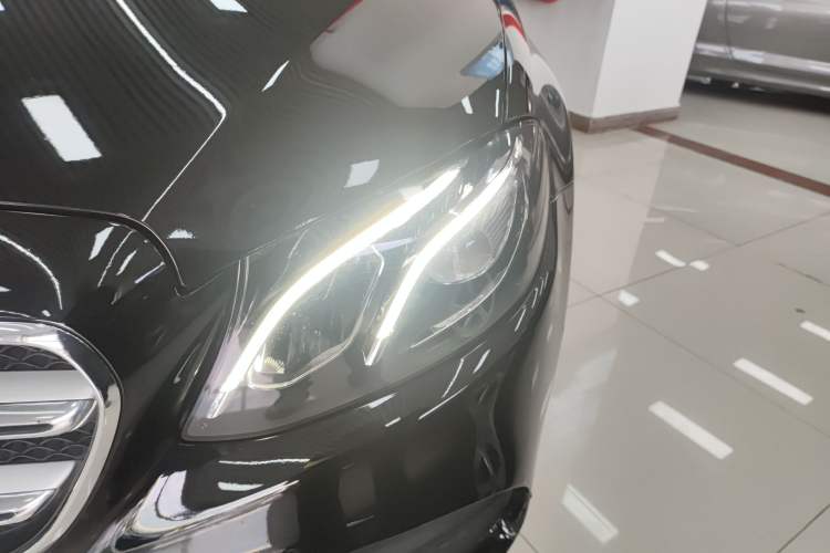 Used Mercedes-Benz E-Class 2018 E 300 L Sporty and Stylish Model