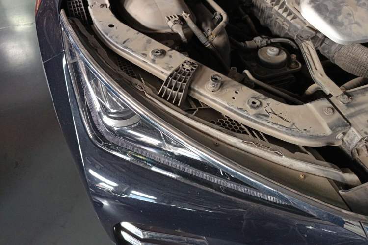 Used BYD Tang New Energy 2019 DM 2.0T All-Wheel Drive Connected Leading Model 7 Seats China VI Standard Right Front Headlight