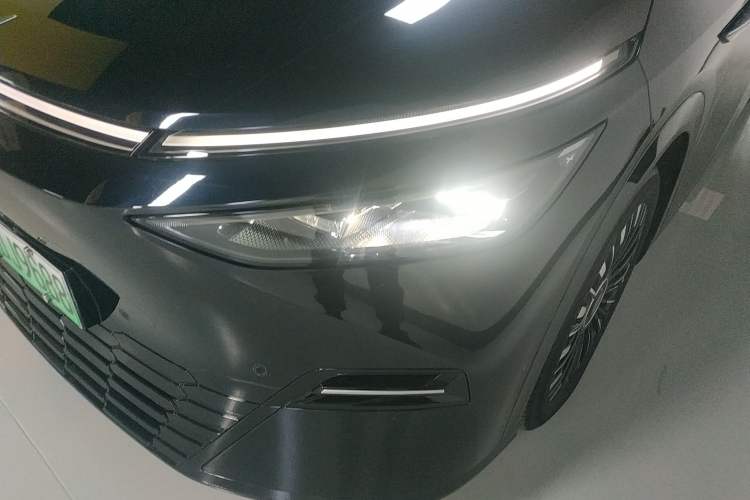 Used XPeng X9 2025 740 Ultra-Long Range Max
