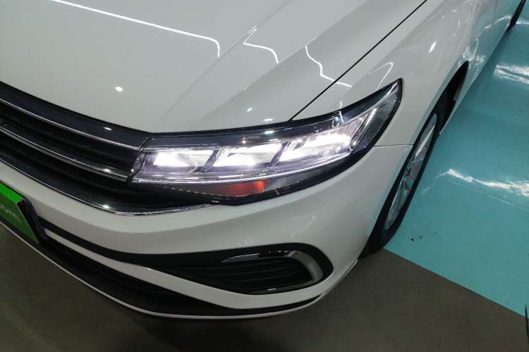 Used Volkswagen Bora 2023 1.5L Automatic Changer Limited Edition Left Front Headlight