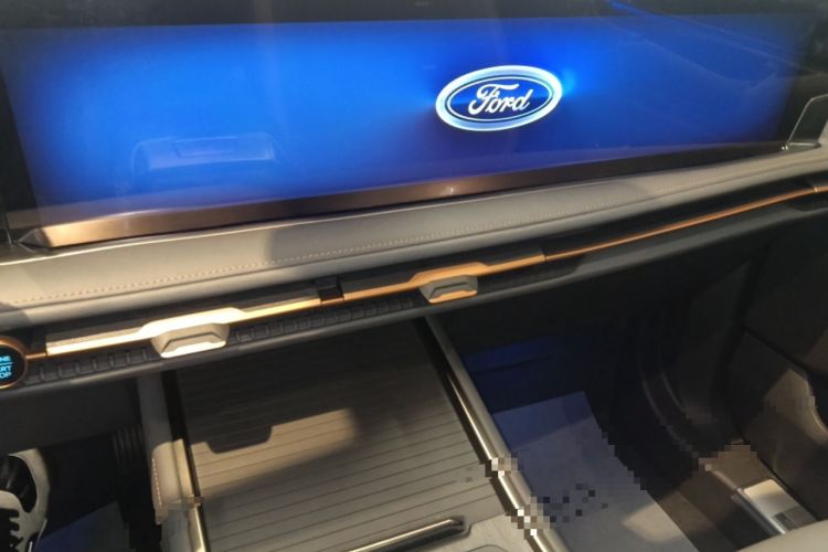 Used Ford Edge 2023 Ford Explorer L 2.0T EcoBoost Four-Wheel Drive 7-Seater Supreme Model Audio And AC Panel