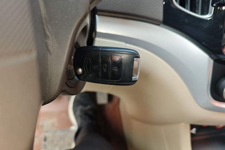 Used Baojun 730 2014 1.5L manual standard trim 7 seats