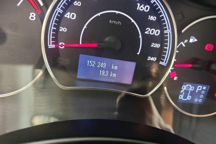 Used Renault Koleos 2012 2.5L 4x4 Comfort Edition with Navigation
