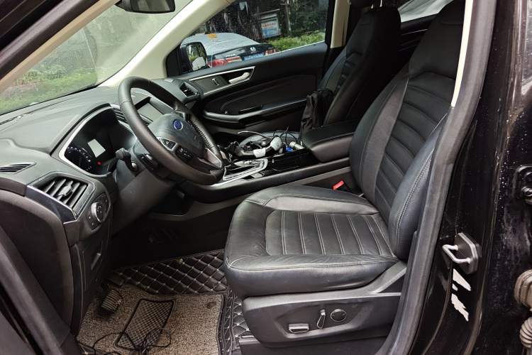 Used Ford Edge 2015 2.0T GTDi Two-Wheel-Drive High-Line Version
