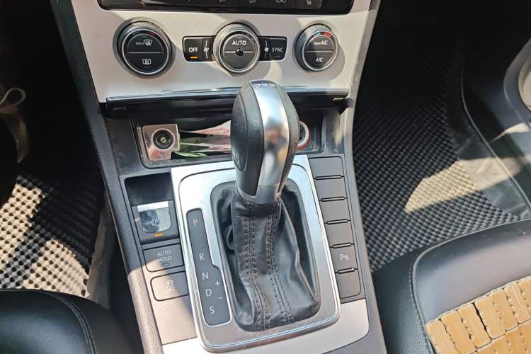 Used Volkswagen Magotan 2013 1.8TSI Luxury Model
