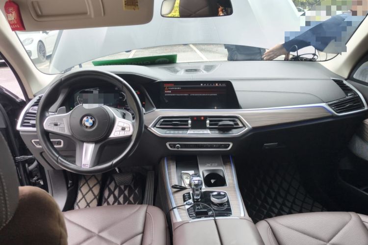 Used BMW X5 2022 xDrive 30Li Luxury M Sport Package Center Console