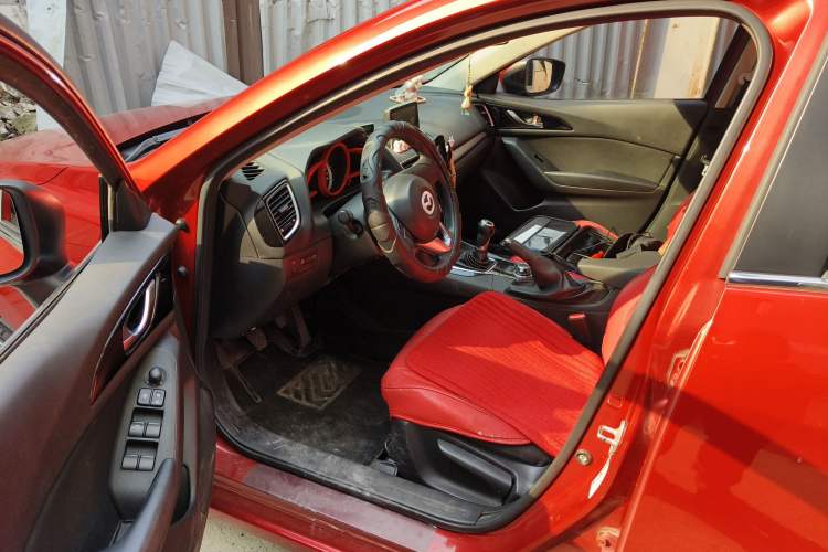 Used Mazda 3 Axela 2016 Sedan 1.5L Manual Luxury Model Driver Seat